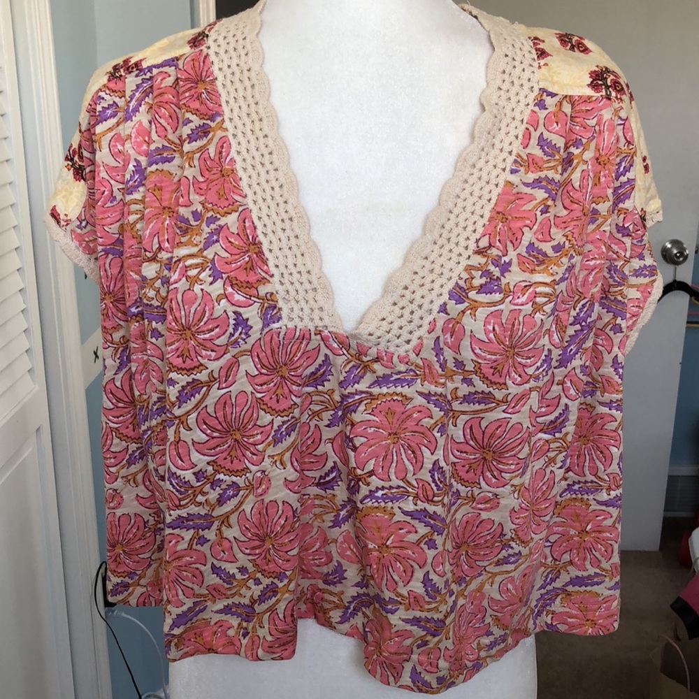 CLEARANCE - FREE PEOPLE Oversized crop top
